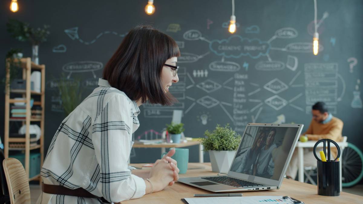 Team implementing workplace communication tips using unified phone dashboard